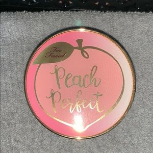 Too faced translucent powder
